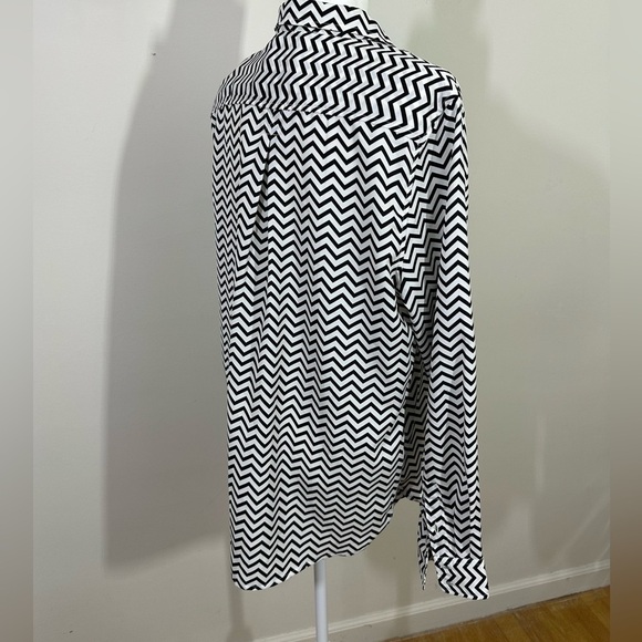 American Eagle Outfitters sz XL top, blouse, shirt in blk/white zigzag design - Picture 8 of 14